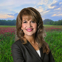 Real Estate Expert Photo for Valerie Howard, LAND & Luxury