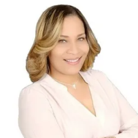 Real Estate Expert Photo for Mia Hall